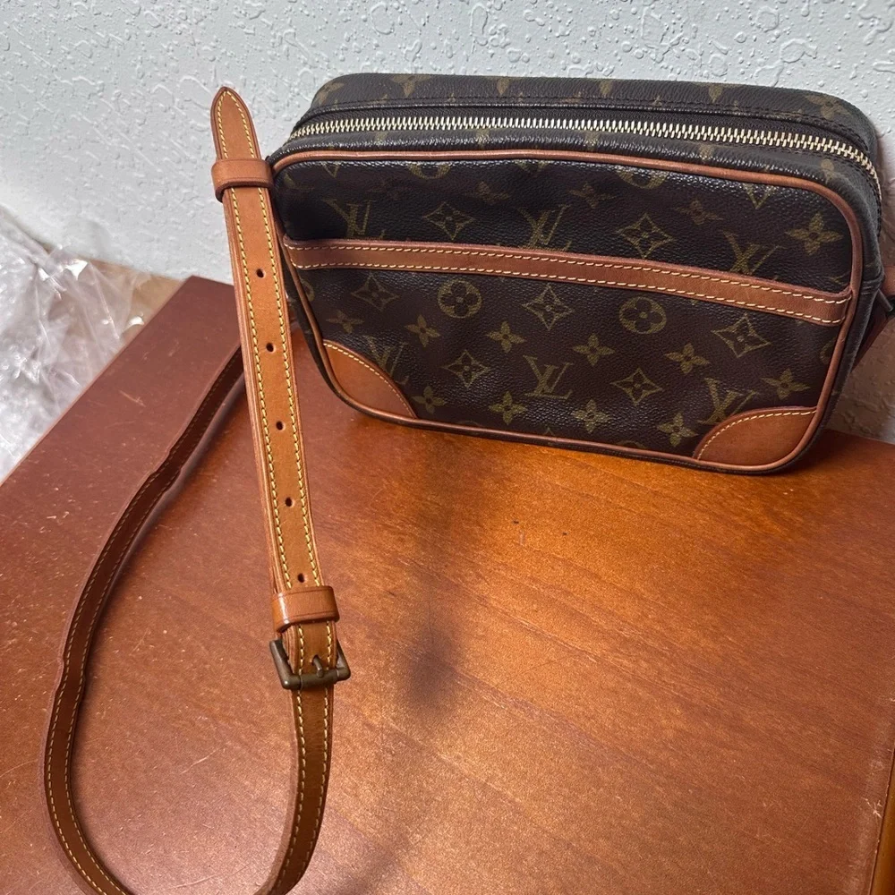 Auth Louis Vuitton Monogram Trocadero 24M51276